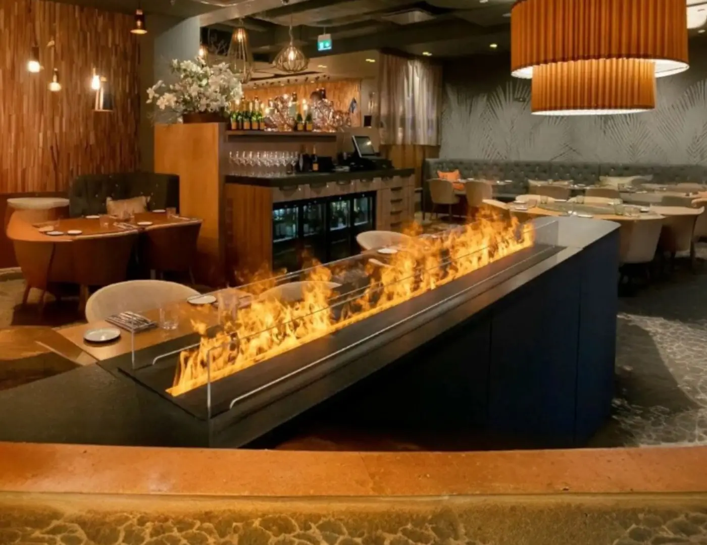 Magic Fire by Safretti vattenångskamin på en restaurang