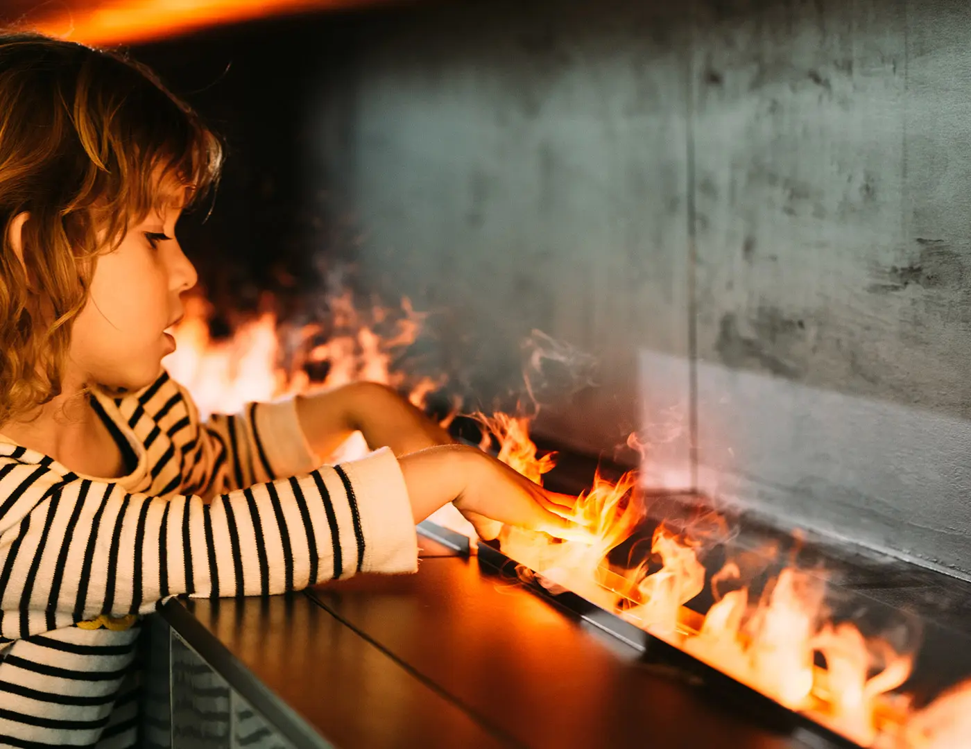 Optimyst water vapour flame technology for electric fireplace